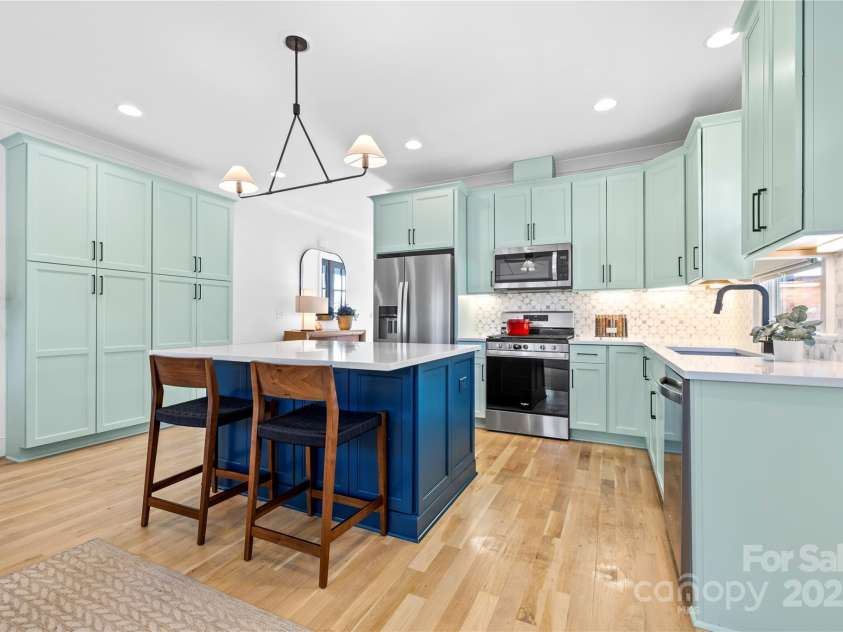 210 Walford Drive, Charlotte, NC 28208.  MLS# CAR4244793, YatesRealty ID 10450. 