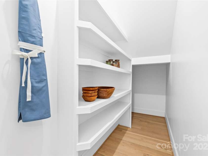 210 Walford Drive, Charlotte, NC 28208.  MLS# CAR4244793, YatesRealty ID 10450. 