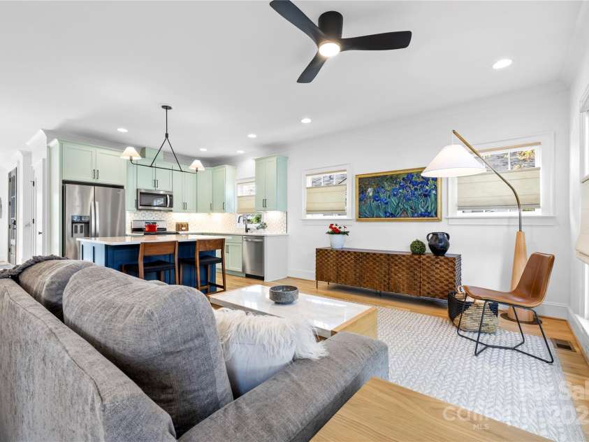 210 Walford Drive, Charlotte, NC 28208.  MLS# CAR4244793, YatesRealty ID 10450. 