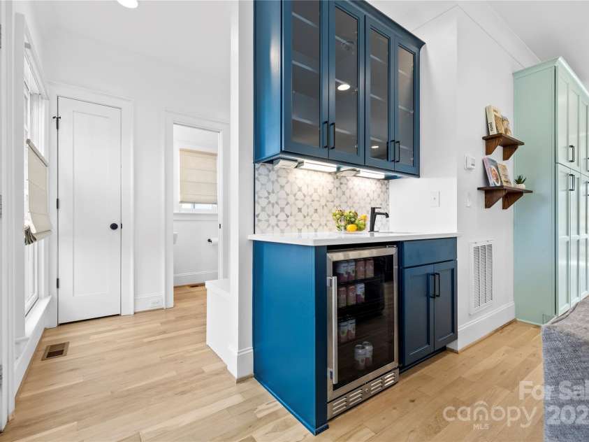 210 Walford Drive, Charlotte, NC 28208.  MLS# CAR4244793, YatesRealty ID 10450. 
