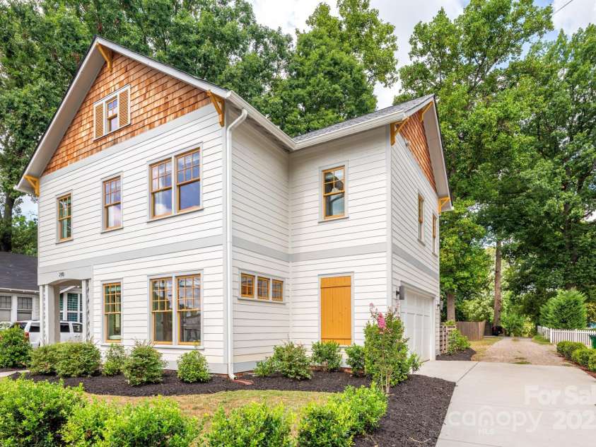 210 Walford Drive, Charlotte, NC 28208.  MLS# CAR4285362, YatesRealty ID 10450. 