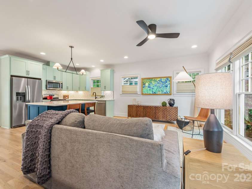 210 Walford Drive, Charlotte, NC 28208.  MLS# CAR4285362, YatesRealty ID 10450. 