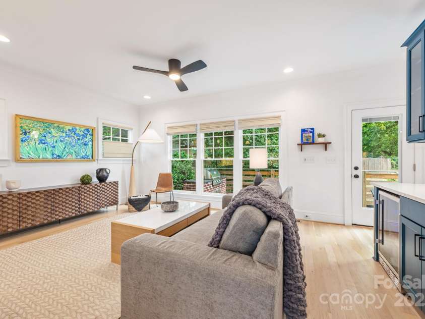 210 Walford Drive, Charlotte, NC 28208.  MLS# CAR4285362, YatesRealty ID 10450. 