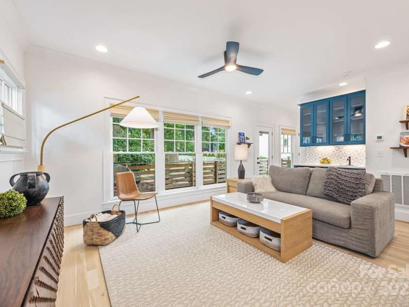 210 Walford Drive, Charlotte, NC 28208.  MLS# CAR4285362, YatesRealty ID 10450. 