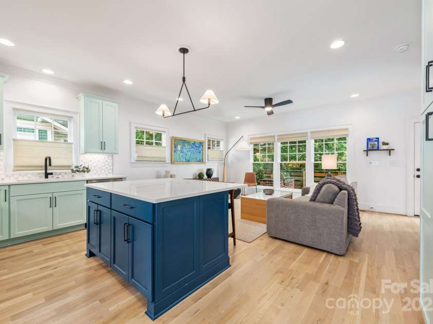 210 Walford Drive, Charlotte, NC 28208.  MLS# CAR4285362, YatesRealty ID 10450. 