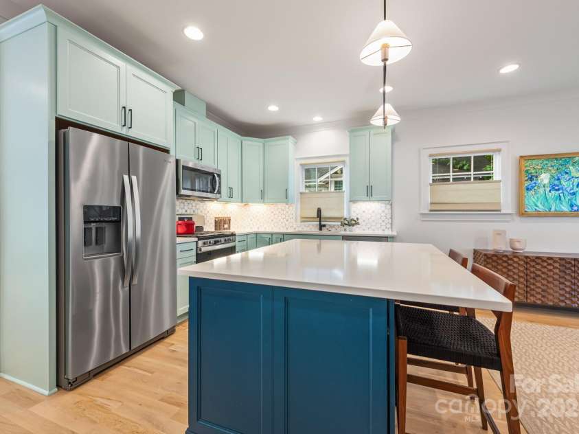 210 Walford Drive, Charlotte, NC 28208.  MLS# CAR4285362, YatesRealty ID 10450. 