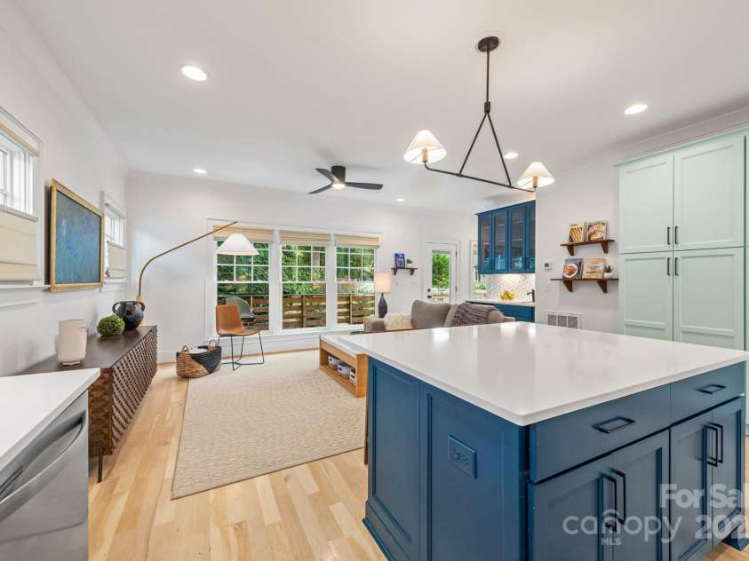 210 Walford Drive, Charlotte, NC 28208.  MLS# CAR4285362, YatesRealty ID 10450. 