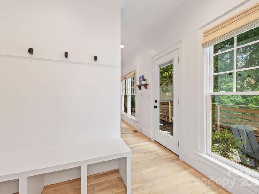 210 Walford Drive, Charlotte, NC 28208.  MLS# CAR4285362, YatesRealty ID 10450. 