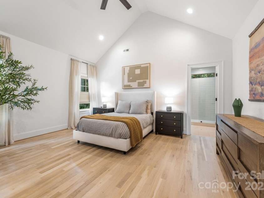 210 Walford Drive, Charlotte, NC 28208.  MLS# CAR4285362, YatesRealty ID 10450. 