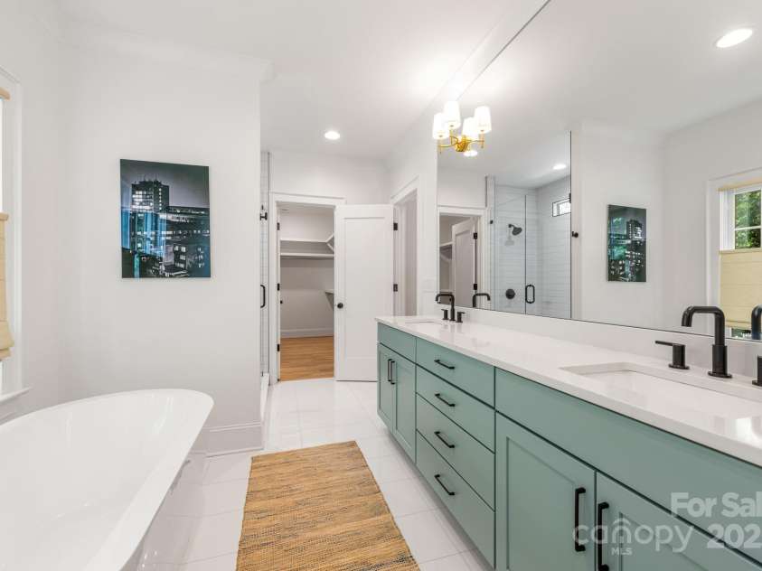 210 Walford Drive, Charlotte, NC 28208.  MLS# CAR4285362, YatesRealty ID 10450. 