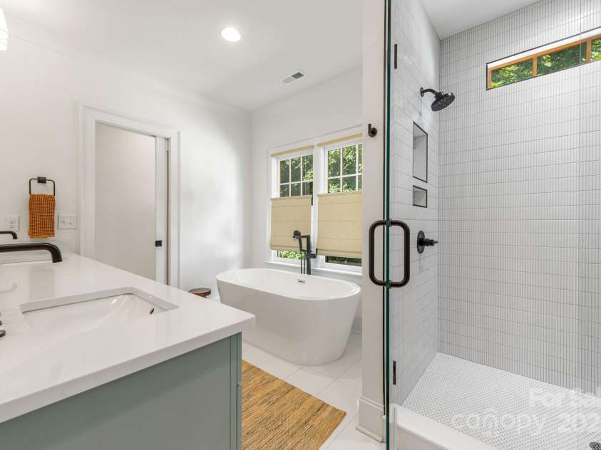 210 Walford Drive, Charlotte, NC 28208.  MLS# CAR4285362, YatesRealty ID 10450. 