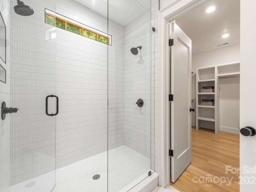 210 Walford Drive, Charlotte, NC 28208.  MLS# CAR4285362, YatesRealty ID 10450. 