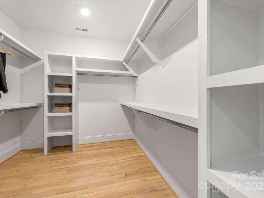 210 Walford Drive, Charlotte, NC 28208.  MLS# CAR4285362, YatesRealty ID 10450. 