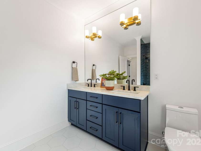 210 Walford Drive, Charlotte, NC 28208.  MLS# CAR4285362, YatesRealty ID 10450. 