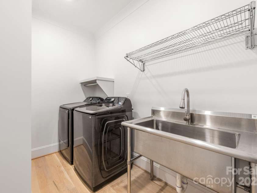 210 Walford Drive, Charlotte, NC 28208.  MLS# CAR4285362, YatesRealty ID 10450. 