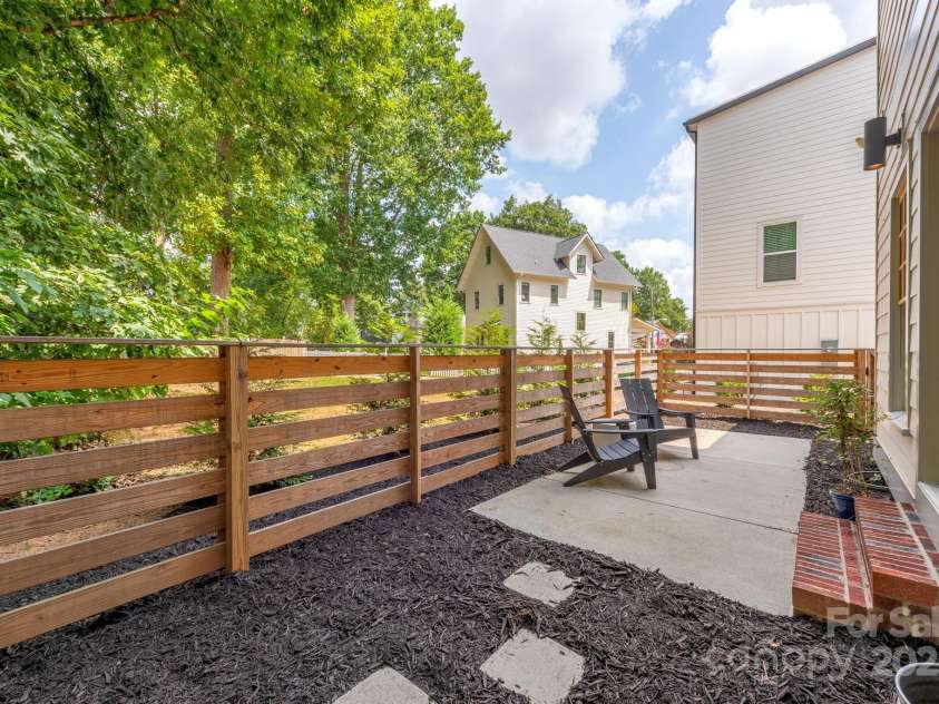 210 Walford Drive, Charlotte, NC 28208.  MLS# CAR4285362, YatesRealty ID 10450. 