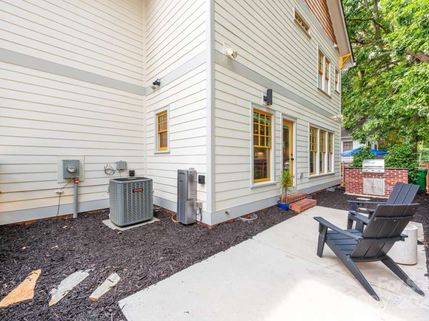 210 Walford Drive, Charlotte, NC 28208.  MLS# CAR4285362, YatesRealty ID 10450. 