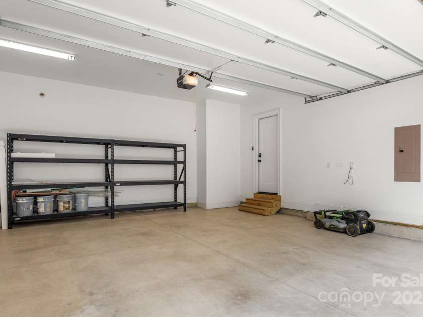 210 Walford Drive, Charlotte, NC 28208.  MLS# CAR4285362, YatesRealty ID 10450. 