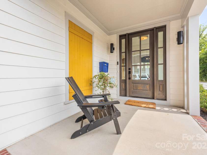 210 Walford Drive, Charlotte, NC 28208.  MLS# CAR4285362, YatesRealty ID 10450. 