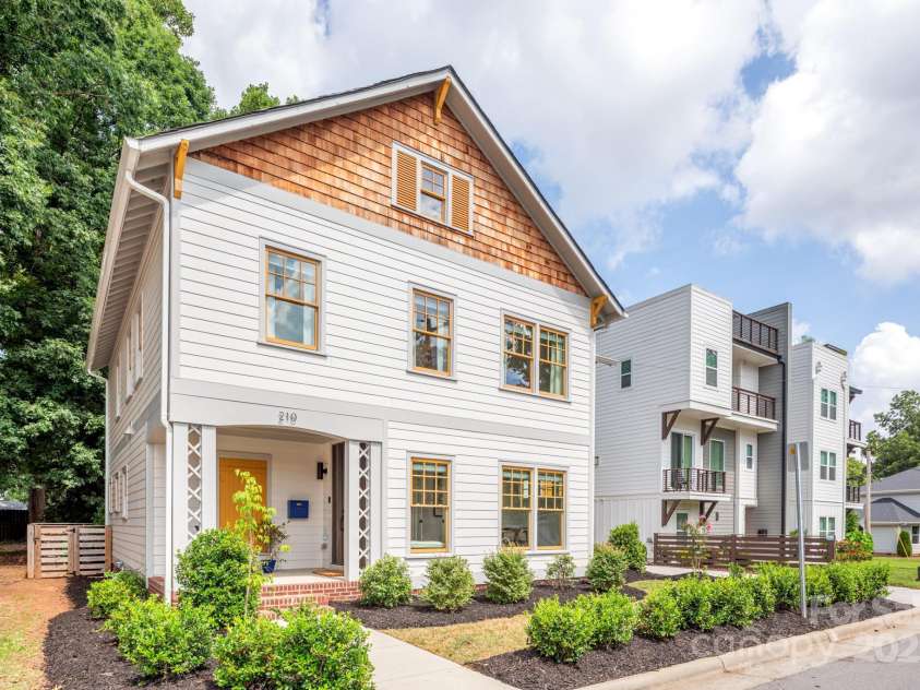 210 Walford Drive, Charlotte, NC 28208.  MLS# CAR4285362, YatesRealty ID 10450. 