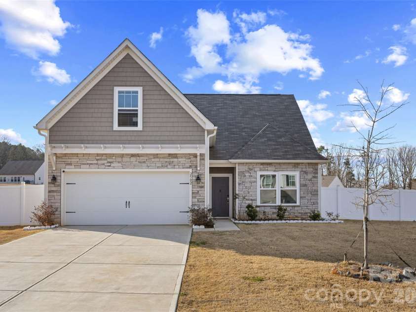 2502 Waverly Drive, Monroe, NC 28112.  MLS# CAR4382213, YatesRealty ID 10450. 