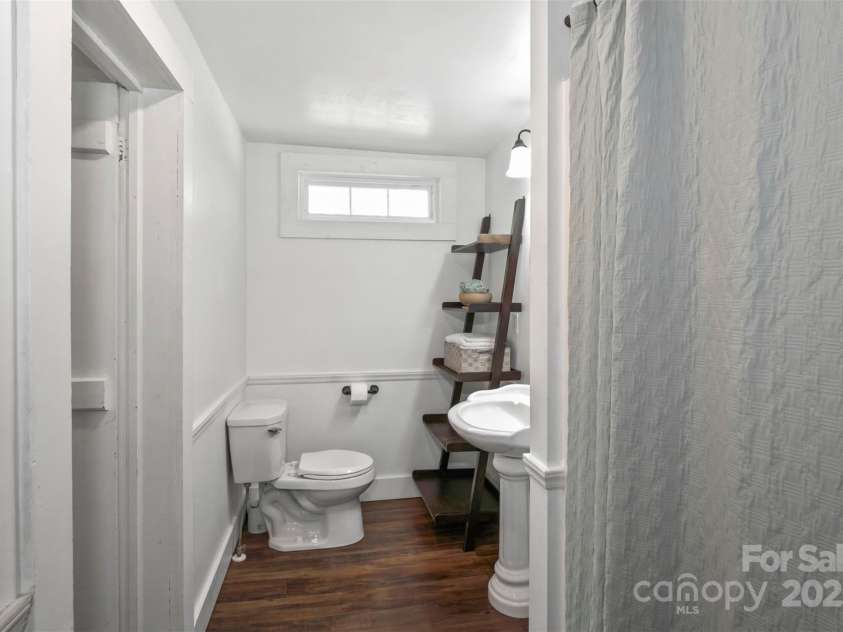 476 Bringle Ferry Road, Denton, NC 27239.  MLS# CAR4254204, YatesRealty ID 10452. 