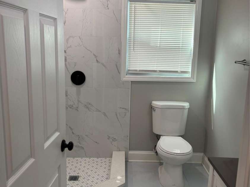 704 Guinn Street, Clover, SC 29710.  MLS# CAR4251904, YatesRealty ID 10453. Hall (shared) Bath