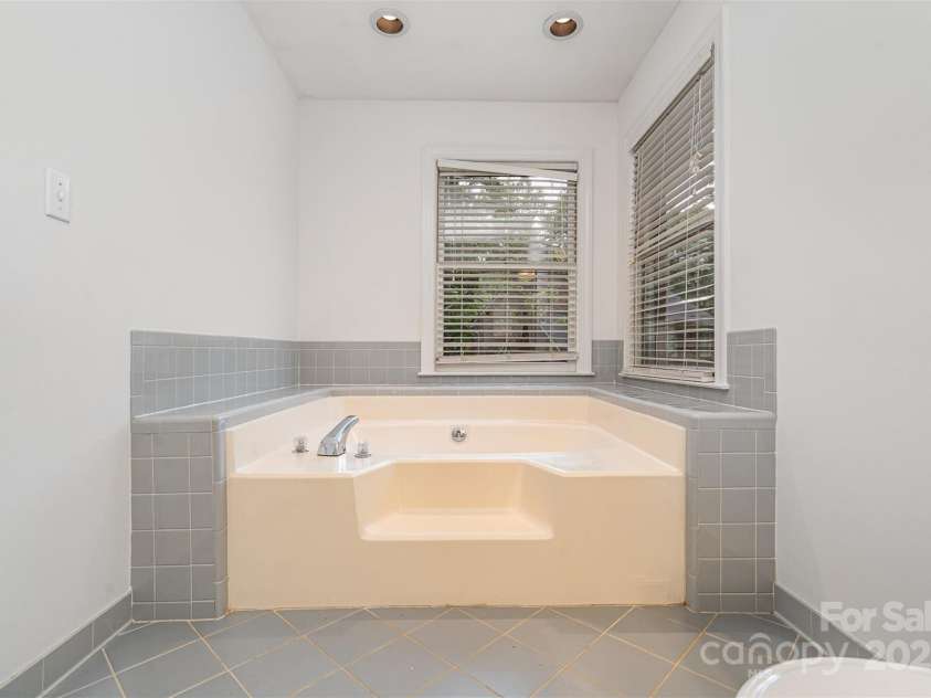 2600 Oakmeade Drive, Charlotte, NC 28270.  MLS# CAR4252462, YatesRealty ID 10454. 