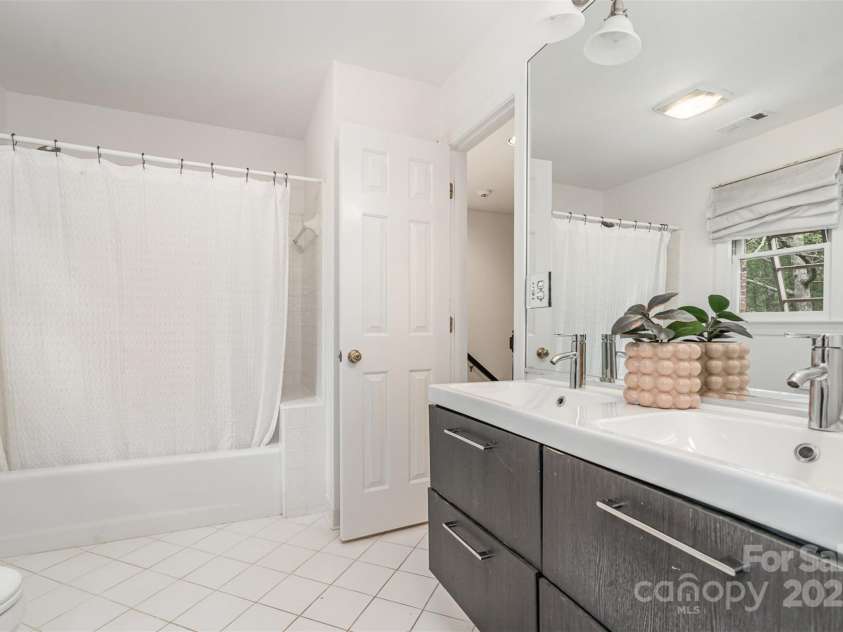 2600 Oakmeade Drive, Charlotte, NC 28270.  MLS# CAR4252462, YatesRealty ID 10454. 