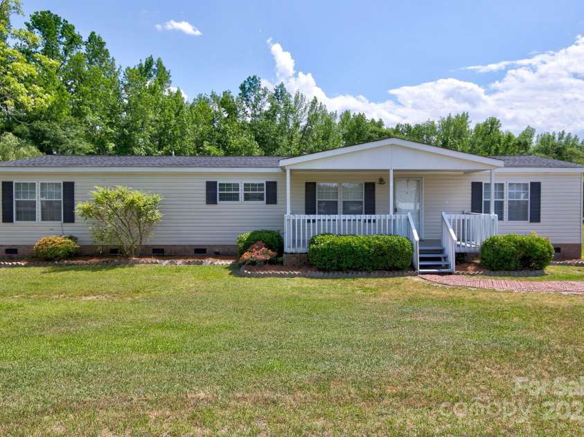 862 Clark Street, Pageland, SC 29728.  MLS# CAR4253947, YatesRealty ID 10455. 