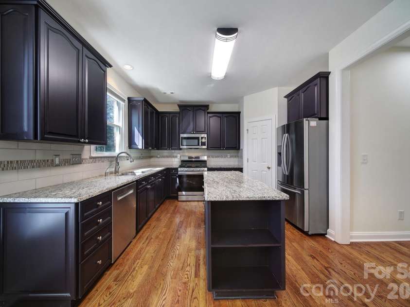 9025 Cambridge Green Drive, Charlotte, NC 28277.  MLS# CAR4352921, YatesRealty ID 10455. 
