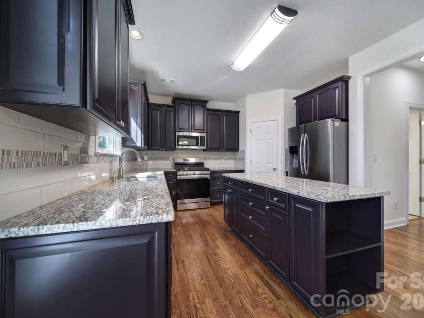 9025 Cambridge Green Drive, Charlotte, NC 28277.  MLS# CAR4352921, YatesRealty ID 10455. 