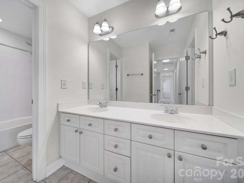 9025 Cambridge Green Drive, Charlotte, NC 28277.  MLS# CAR4352921, YatesRealty ID 10455. 