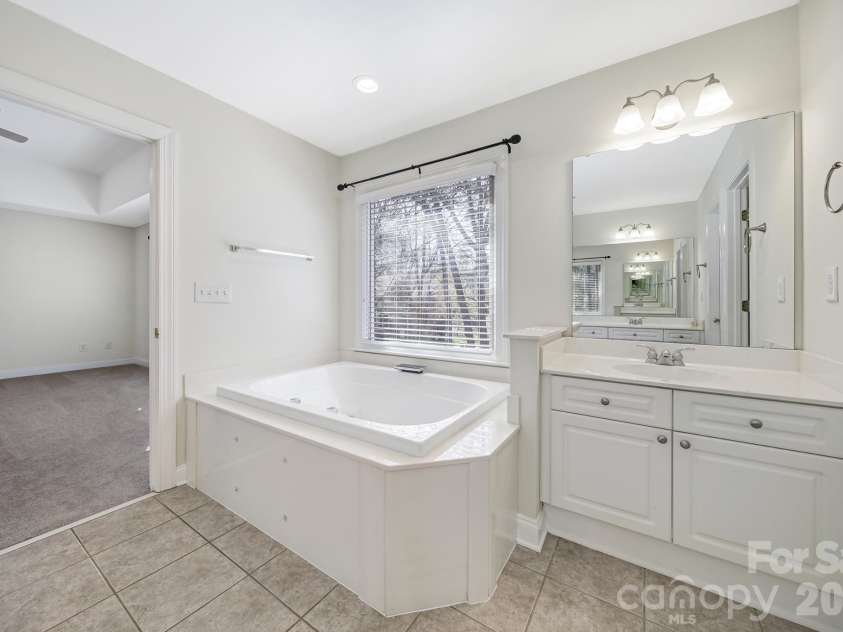 9025 Cambridge Green Drive, Charlotte, NC 28277.  MLS# CAR4352921, YatesRealty ID 10455. 