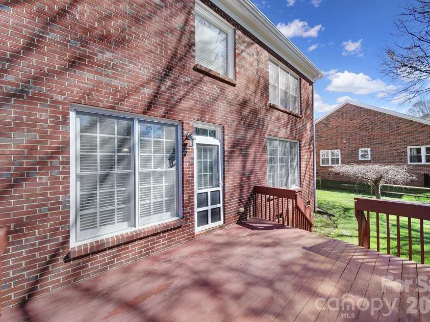 9025 Cambridge Green Drive, Charlotte, NC 28277.  MLS# CAR4352921, YatesRealty ID 10455. 