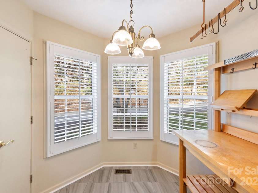 870 Park Place, Hendersonville, NC 28791.  MLS# CAR4206415, YatesRealty ID 10456. Kitchen