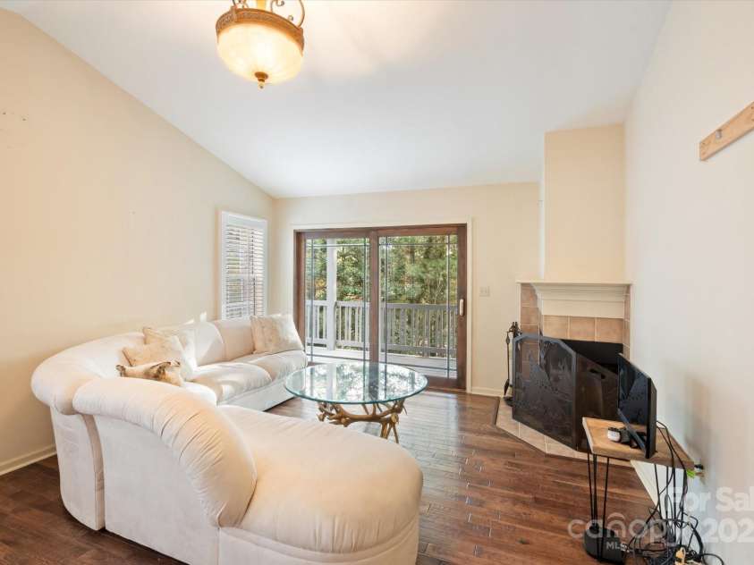870 Park Place, Hendersonville, NC 28791.  MLS# CAR4206415, YatesRealty ID 10456. Living Room