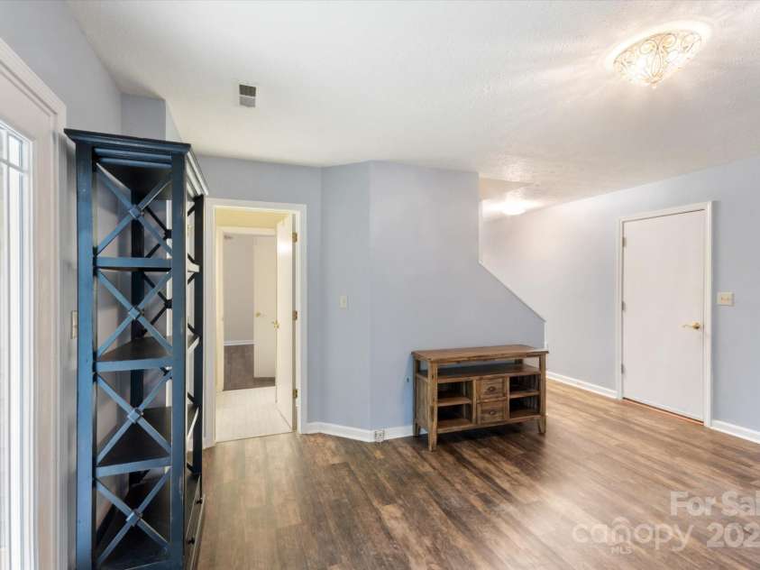 870 Park Place, Hendersonville, NC 28791.  MLS# CAR4206415, YatesRealty ID 10456. Lower Level Room with Access to 2nd Full Bathroom