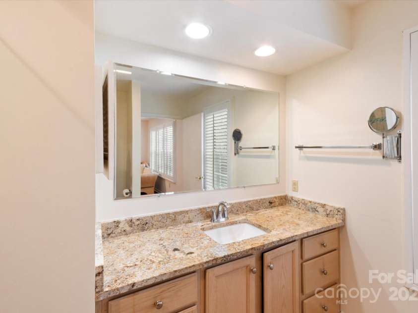 870 Park Place, Hendersonville, NC 28791.  MLS# CAR4206415, YatesRealty ID 10456. Primary Bathroom