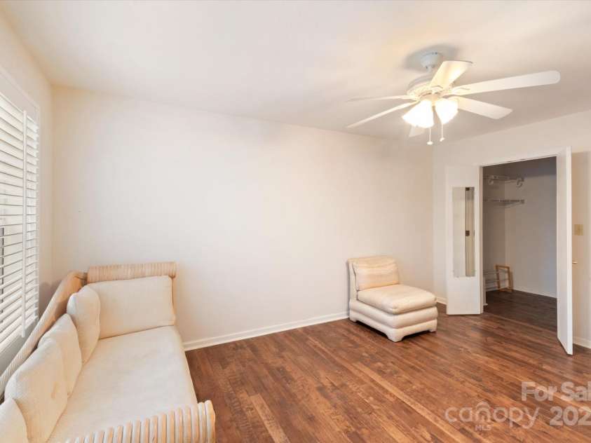 870 Park Place, Hendersonville, NC 28791.  MLS# CAR4206415, YatesRealty ID 10456. Primary Bedroom w/Large Walk in Closet