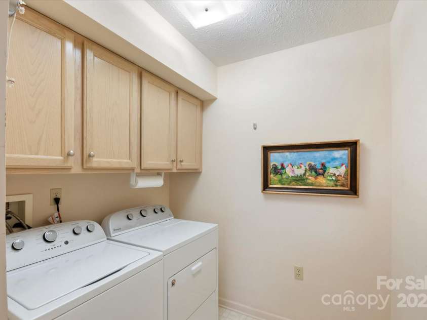 870 Park Place, Hendersonville, NC 28791.  MLS# CAR4206415, YatesRealty ID 10456. Spacious Laundry Room