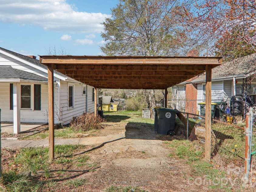 24 Pelzer Street, Asheville, NC 28804.  MLS# CAR4357112, YatesRealty ID 10458. 