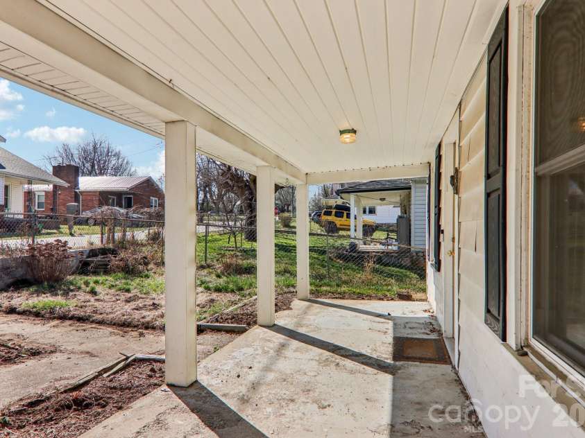 24 Pelzer Street, Asheville, NC 28804.  MLS# CAR4357112, YatesRealty ID 10458. 