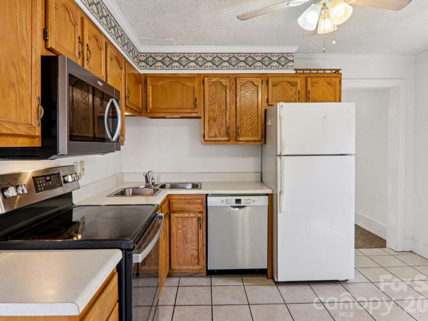 24 Pelzer Street, Asheville, NC 28804.  MLS# CAR4357112, YatesRealty ID 10458. 