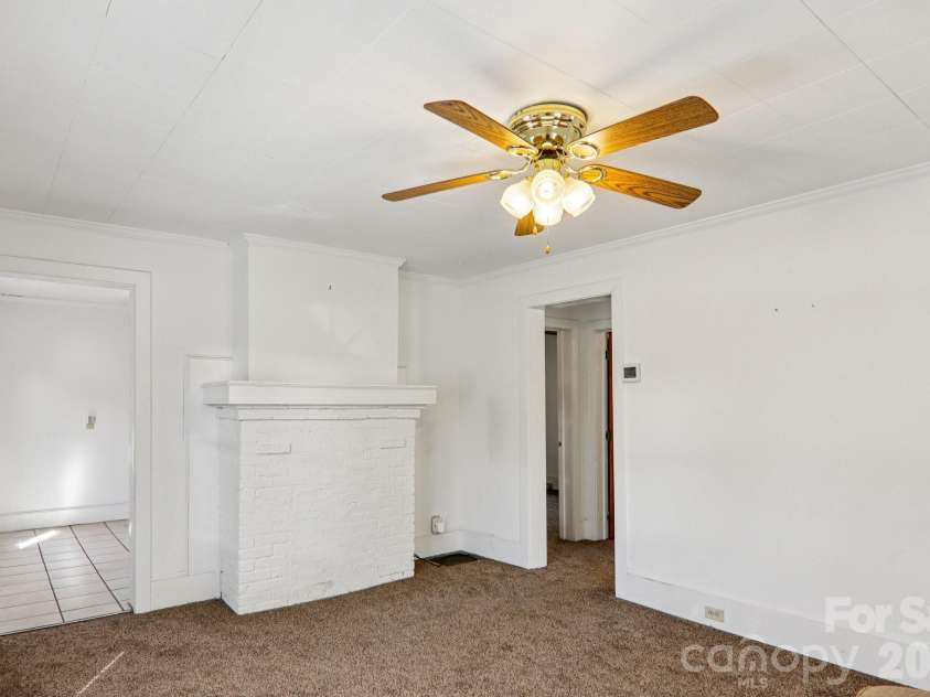 24 Pelzer Street, Asheville, NC 28804.  MLS# CAR4357112, YatesRealty ID 10458. 