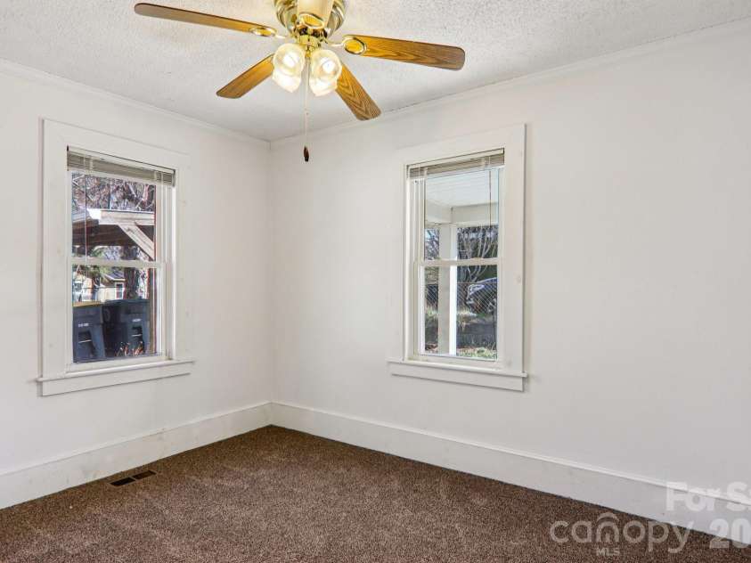 24 Pelzer Street, Asheville, NC 28804.  MLS# CAR4357112, YatesRealty ID 10458. 