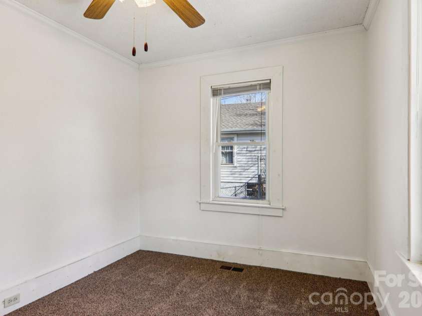 24 Pelzer Street, Asheville, NC 28804.  MLS# CAR4357112, YatesRealty ID 10458. 