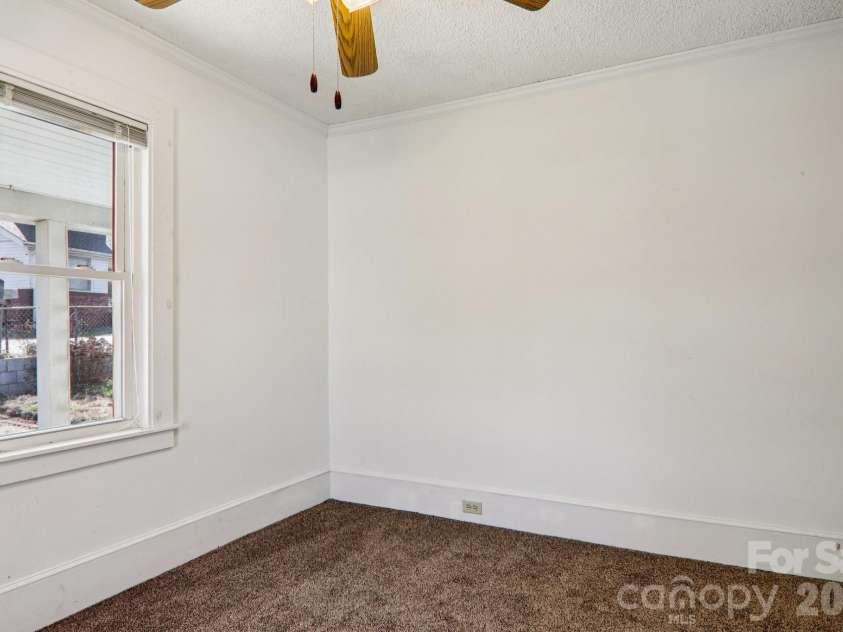 24 Pelzer Street, Asheville, NC 28804.  MLS# CAR4357112, YatesRealty ID 10458. 