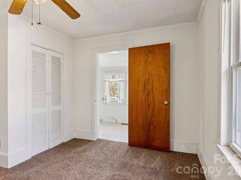 24 Pelzer Street, Asheville, NC 28804.  MLS# CAR4357112, YatesRealty ID 10458. 