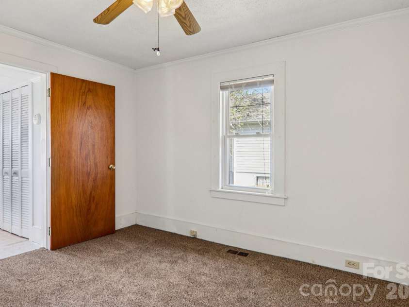 24 Pelzer Street, Asheville, NC 28804.  MLS# CAR4357112, YatesRealty ID 10458. 